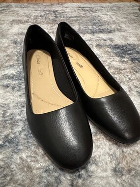 Clarks Cushion Soft Black Leather Block Heel Pumps – Size 7